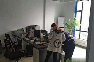 小公司技术开发心酸历程：从起步到倒闭的深刻教训
